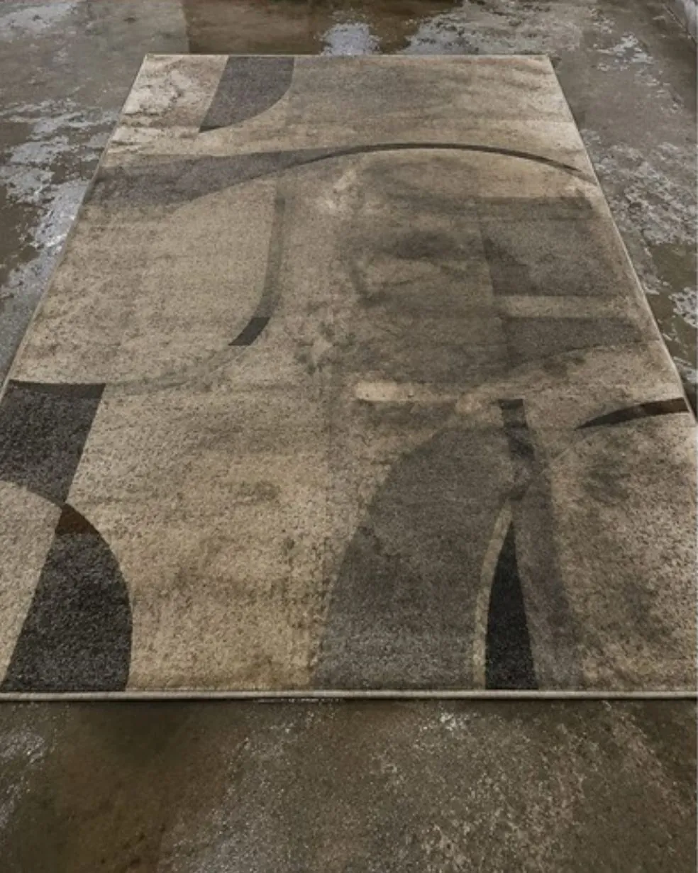 Covor gri modern, înainte de spălare